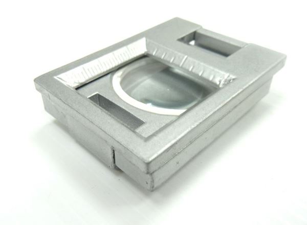 תמונה של זכוכית מגדלת מתקפלת X10 קטנה